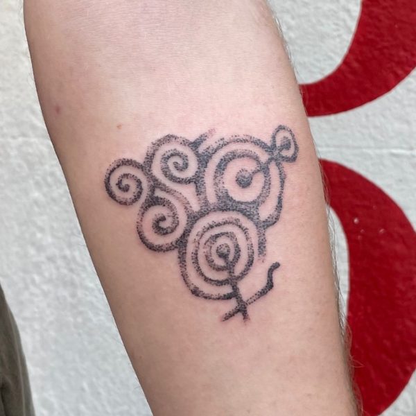 Pictish influenced spiral formations by Rhianna I'Anson. Rhianna works with both machines and hand poke tattoo methods, creating unique, feminine, fun tattoos. An artist who has been tattooing since her youth, she has an incredibly fresh approach to tattooing and is always excited to realize flash works or create custom pieces for her customers.